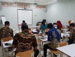 Edukasi Perangkat Pembelajaran Berbasis Mitigasi Bencana oleh Tim Pengabdian  UNNES