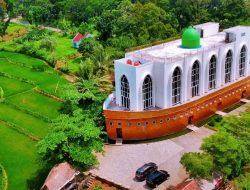 Uniknya Wisata Religi Masjid Kapal Semarang