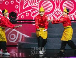Maxwell Tampilkan Tari Piring Bersama Nabil dan Yesaya di Acara Final Clash Of Champion