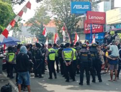 Desak Bupati Sadewo Dilengserkan, Ribuan Warga Pati Turun Aksi