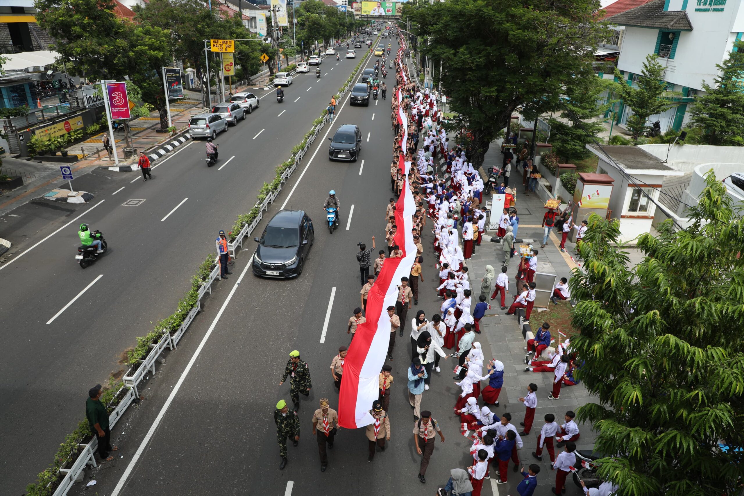 kirab merah putih 1.945 meter di semarang
