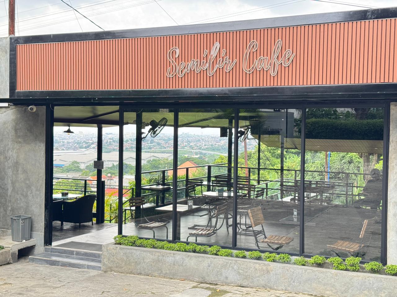 hidden gems cafe view city light di semarang