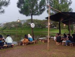 Angkringan dengan View Danau di Semarang