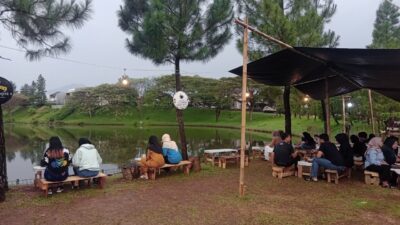 angringan pojok danau jatisari