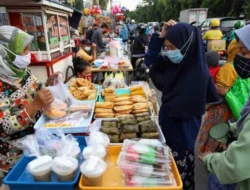 Gang Pisang Jadi Pusat Berburu Takjil Favorit Mahasiswa UNNES