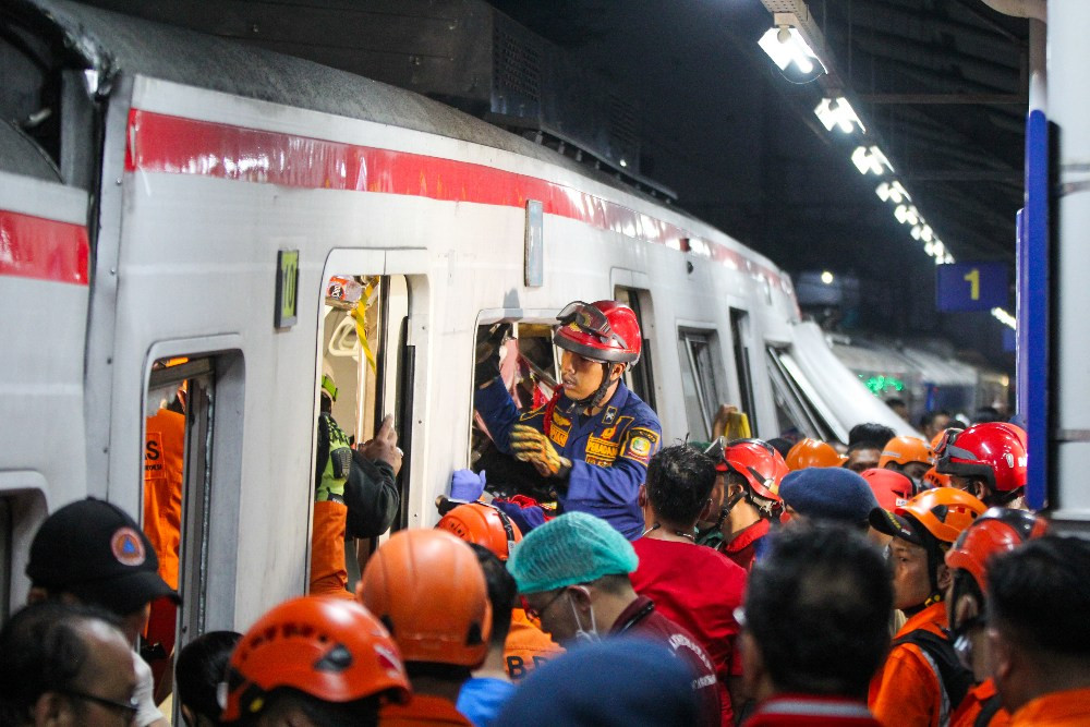 kecelakaan kereta bekasi timur