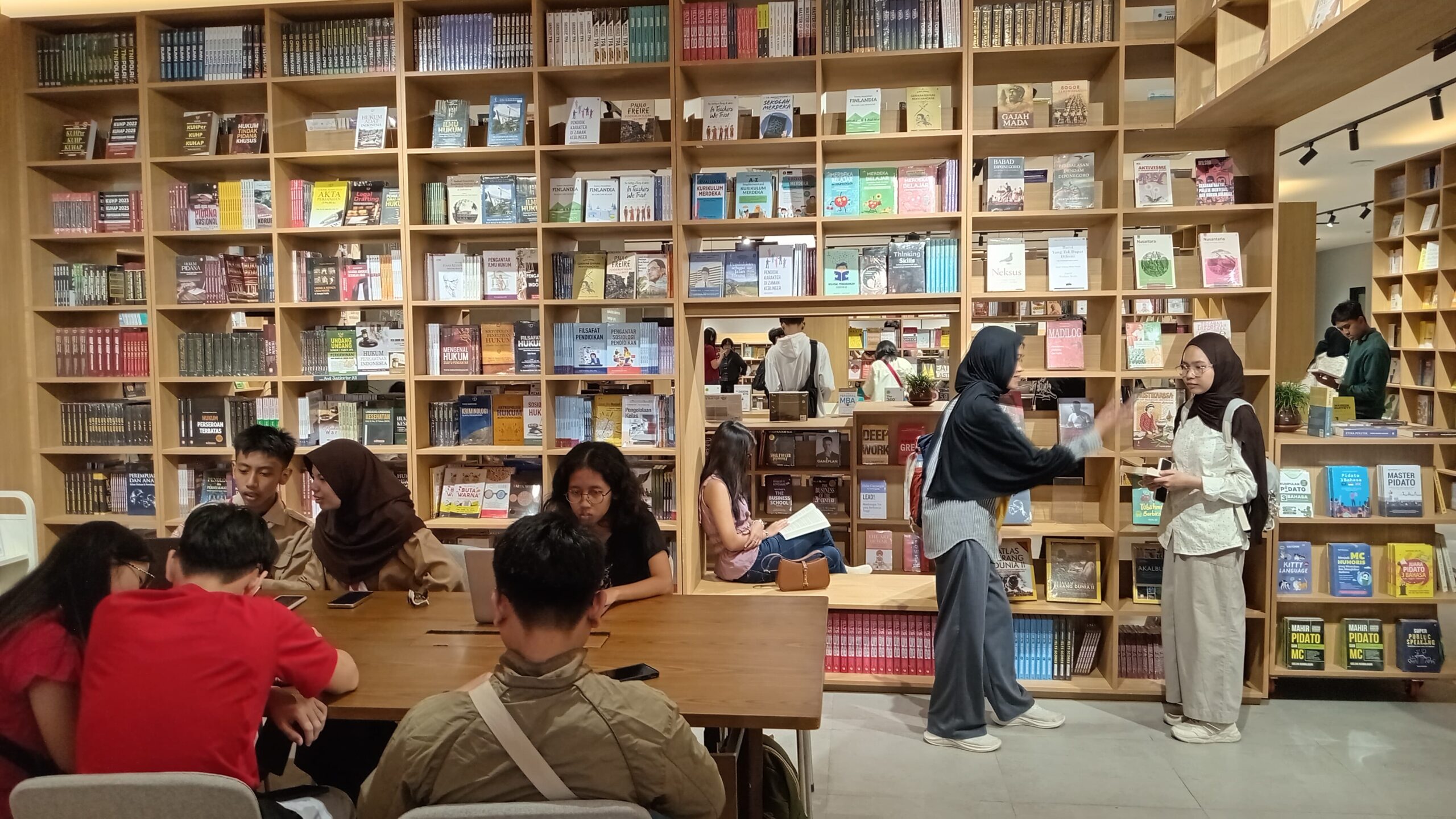gramedia jalma pandanaran semarang