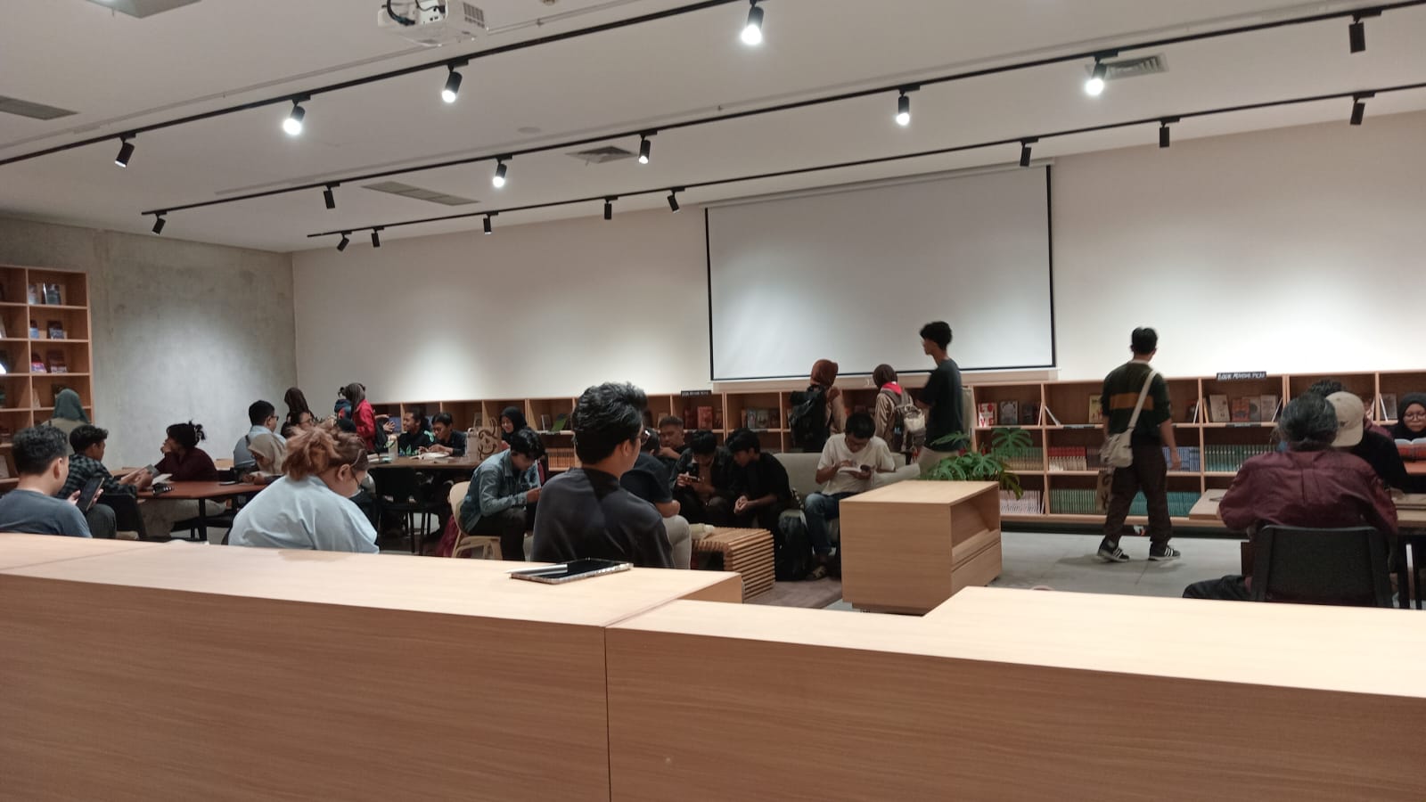 creative space gramedia jalma semarang