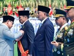 HUT TNI ke-81, Prabowo Anugerahkan Tanda Kehormatan Bintang Mahaputera Kepada Tujuh Tokoh TNI