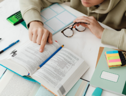Viral Di Media Sosial Threads Fenomena Joki Baca Buku